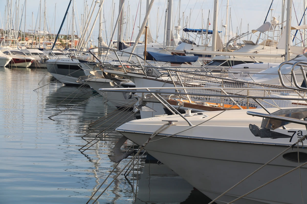 Los mejores lugares a los que ir en barco desde Alicante