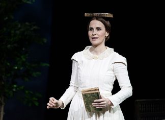 Emily Dickinson, la Dama de Blanco en el Teatre Arniches