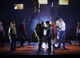 ‘Un monstruo viene a verme’ en el Teatro Principal de Alicante Un monstruo viene a verme Teatro Principal Alicante