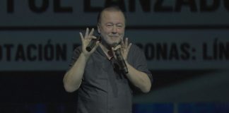 ‘Volar es humano, aterrizar es divino’ en el Teatro Principal de Alicante Volar es humano aterrizar es divino Teatro Principal Alicante